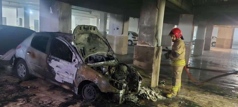 آتش سوزی در یک مجتمع مسکونی کرج؛ ۶۵ نفر نجات یافتند آتش سوزی در یک مجتمع مسکونی کرج؛ ۶۵ نفر نجات یافتند