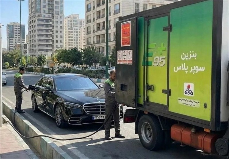 استقبال سرد مردم از بنزین سوپر وارداتی؛ تقریبا هیچ / قیمت این بنزین یک روز با قیمت ۶۵ هزار تومان و روز دیگر با ۹۰ هزار تومان عرضه میشود / تا زمانی که نرخ ارز تثبیت نشود، ادامه این روند منطقی نیست استقبال سرد مردم از بنزین سوپر وارداتی؛ تقریبا هیچ / قیمت این بنزین یک روز با قیمت ۶۵ هزار تومان و روز دیگر با ۹۰ هزار تومان عرضه میشود / تا زمانی که نرخ ارز تثبیت نشود، ادامه این روند منطقی نیست